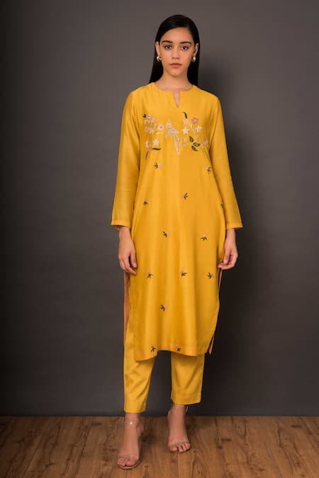 Shop Shikha Mehta Yellow Chanderi Notched Kurta Set at Aza Fashions Shop_Shikha Mehta_Yellow Chanderi Notched Kurta Set _at_Aza_Fashions