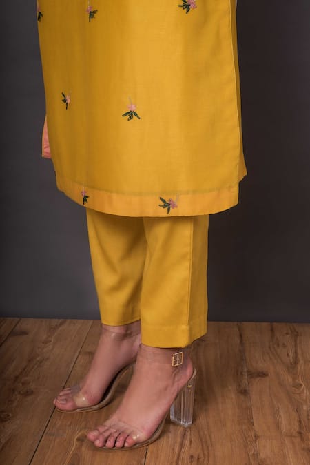 Shop Shikha Mehta Yellow Chanderi Notched Kurta Set Online at Aza Fashions Shop_Shikha Mehta_Yellow Chanderi Notched Kurta Set _Online_at_Aza_Fashions