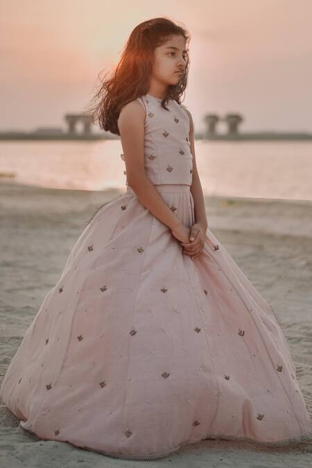 Swati Golyan Pink Chanderi Embroidery Lehenga Set Online at Aza Fashions Swati Golyan_Pink Chanderi Embroidery Lehenga Set _Online_at_Aza_Fashions