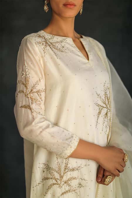 Shikha Mehta White , Muslin , Organza Notched Kurta Set Online at Aza Fashions Shikha Mehta_White , Muslin , Organza Notched Kurta Set _Online_at_Aza_Fashions