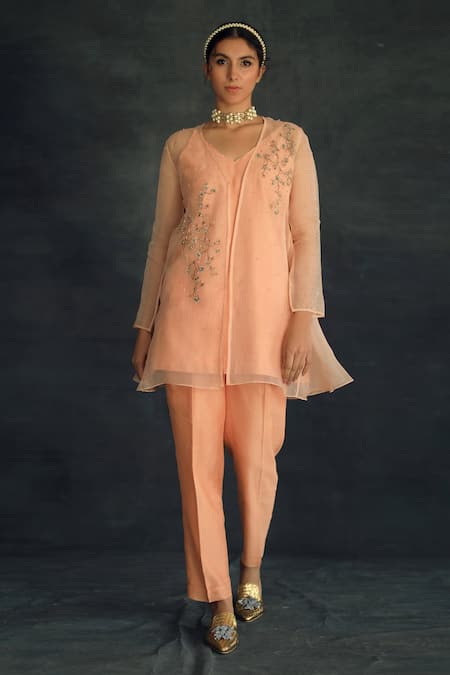 Shop Shikha Mehta Peach Organza, Chanderi V Neck Cape And Kurta Set at Aza Fashions Shop_Shikha Mehta_Peach Organza, Chanderi V Neck Cape And Kurta Set _at_Aza_Fashions