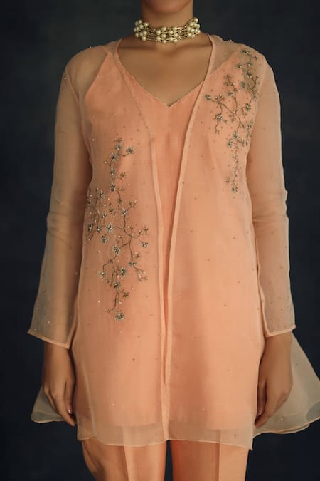 Shikha Mehta Peach Organza, Chanderi V Neck Cape And Kurta Set at Aza Fashions Shikha Mehta_Peach Organza, Chanderi V Neck Cape And Kurta Set _at_Aza_Fashions