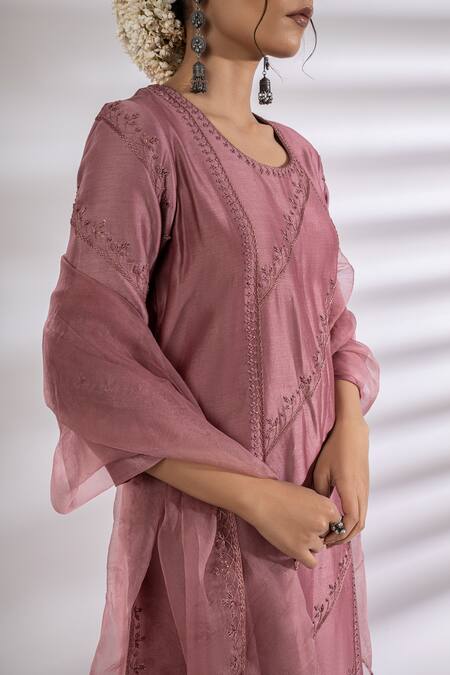 Buy_Rashi Jain_Pink Chanderi Round Embroidered Kurta Set _Online_at_Aza_Fashions