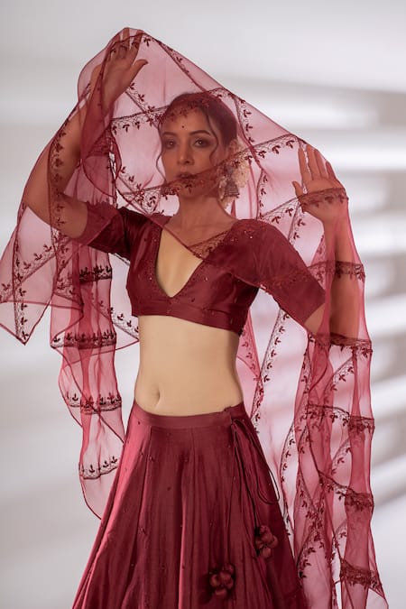 Shop_Rashi Jain_Red Chanderi V Neck Embroidered Lehenga Set _at_Aza_Fashions