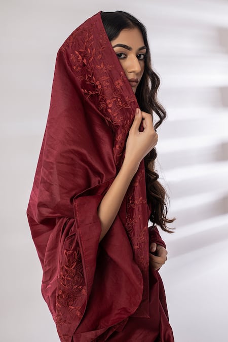 Shop Rashi Jain Red Chanderi Embroidered Saree With Blouse Online at Aza Fashions Shop_Rashi Jain_Red Chanderi Embroidered Saree With Blouse _Online_at_Aza_Fashions