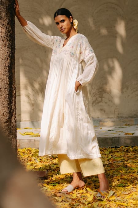 Buy_Ayaka_White Floral V Neck Gathered Tunic _Online_at_Aza_Fashions