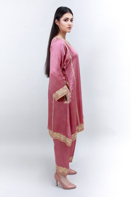Daljit Sudan Pink German Satin And Georgette Tilla & Aari V Embroidered Phiran Kurta Pant Set Online at Aza Fashions Daljit Sudan_Pink German Satin And Georgette Tilla & Aari V Embroidered Phiran Kurta Pant Set _Online_at_Aza_Fashions