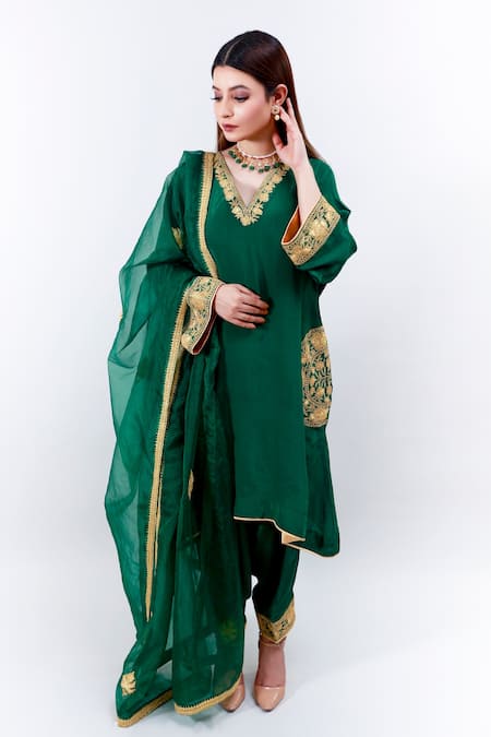 Daljit Sudan Green Crepe And Organza Tilla V Neck Embroidered Phiran Kurta Pant Set