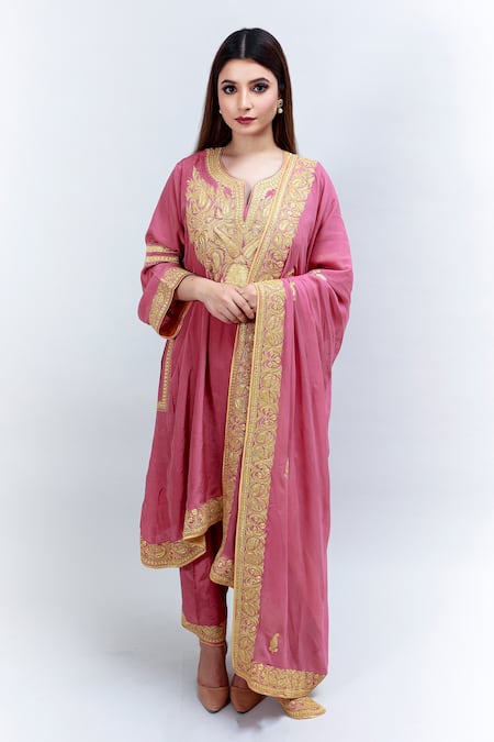 Daljit Sudan Pink Crepe And Georgette Tilla Notched Embroidered Phiran Kurta Pant Set