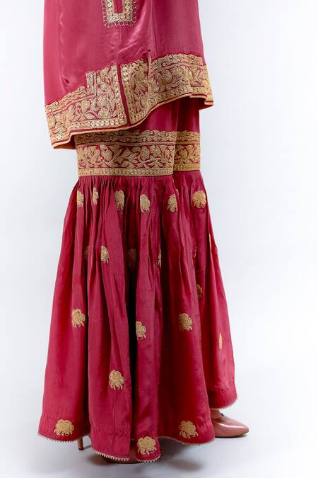 Daljit Sudan Pink Crepe And Georgette Tilla Leaf Neck Embroidered Kurta Sharara Set at Aza Fashions Daljit Sudan_Pink Crepe And Georgette Tilla Leaf Neck Embroidered Kurta Sharara Set _at_Aza_Fashions