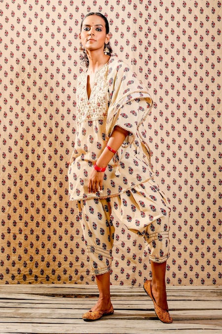 Buy_Nikasha_Beige Silk, Handwoven Guldasta Notched Print Kurta Set _Online_at_Aza_Fashions