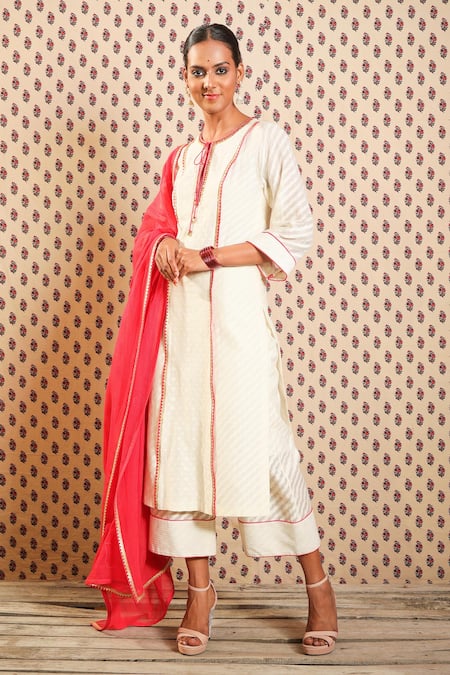 Buy_Nikasha_White Chanderi Cutwork Round Handwoven Banarasi Kurta Set _Online_at_Aza_Fashions