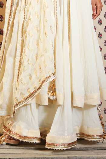 Nikasha_White Silk, Jamdani Floral Scoop Neck Handwoven Anarkali Set _at_Aza_Fashions