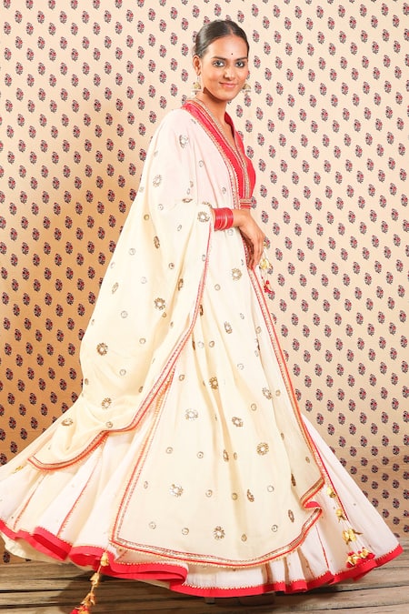 Nikasha_White Raw Silk, Cotton Jamdani Floral, Godet V Neck Embroidered Lehenga Set _Online_at_Aza_Fashions