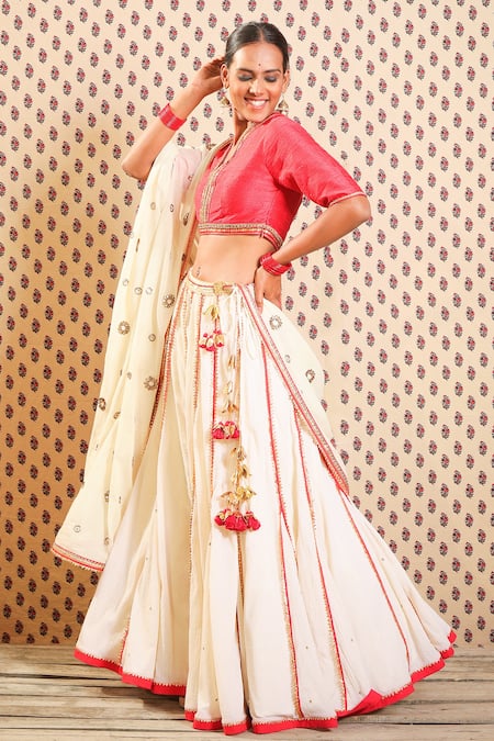 Buy_Nikasha_White Raw Silk, Cotton Jamdani Floral, Godet V Neck Embroidered Lehenga Set _Online_at_Aza_Fashions