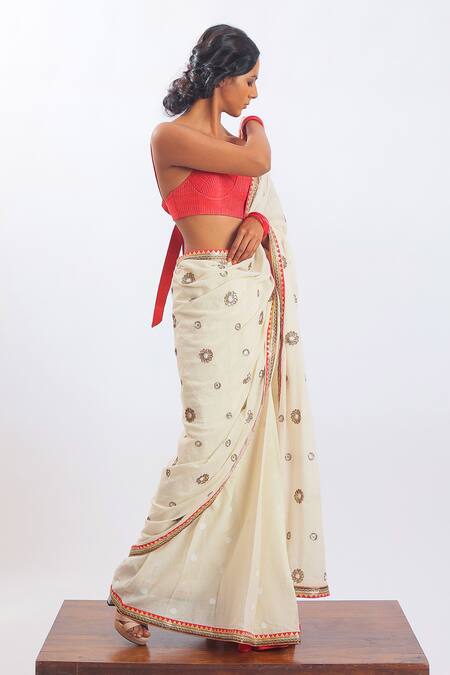 Nikasha_White Silk, Jamdani Floral Sweetheart Neck Saree Set _Online_at_Aza_Fashions