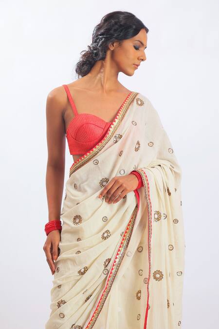 Buy_Nikasha_White Silk, Jamdani Floral Sweetheart Neck Saree Set _Online_at_Aza_Fashions