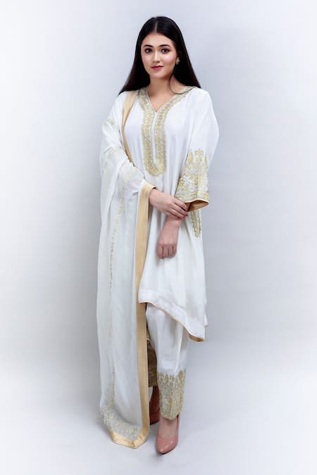 Daljit Sudan White Crepe And Georgette Tilla & Aari V Neck Embroidered Phiran Kurta Pant Set
