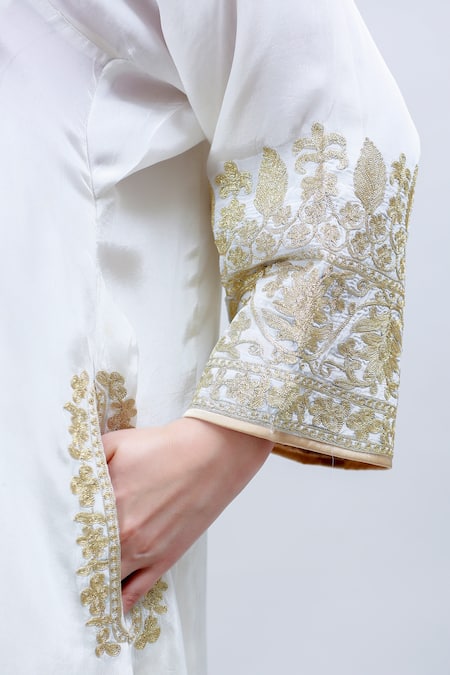 Buy Daljit Sudan White Crepe And Georgette Tilla & Aari V Neck Embroidered Phiran Kurta Pant Set Online at Aza Fashions Buy_Daljit Sudan_White Crepe And Georgette Tilla & Aari V Neck Embroidered Phiran Kurta Pant Set _Online_at_Aza_Fashions