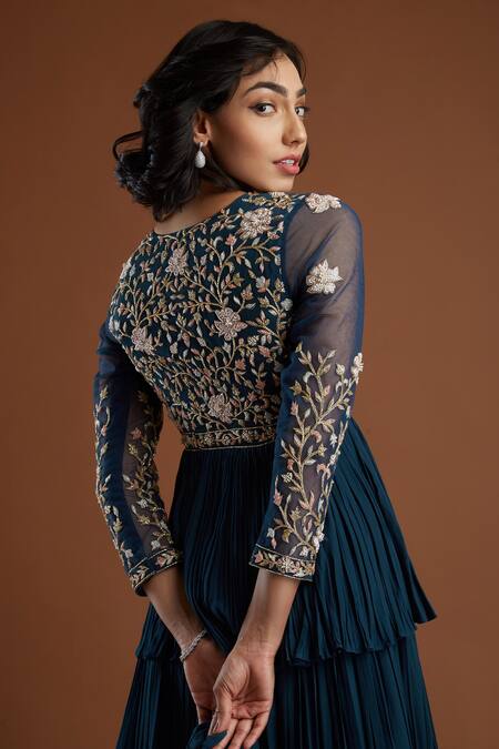 Aayushi Maniar Blue Crepe Silk V Neck Embroidered Kurta Lehenga Set at Aza Fashions Aayushi Maniar_Blue Crepe Silk V Neck Embroidered Kurta Lehenga Set _at_Aza_Fashions