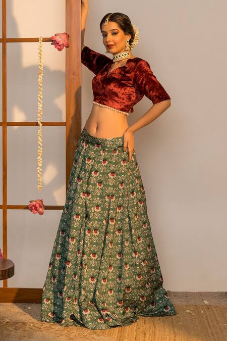 Buy_SutrabySweta_Green Chiffon Printed And Embroidered Floral V Neck Lehenga Set  _Online_at_Aza_Fashions