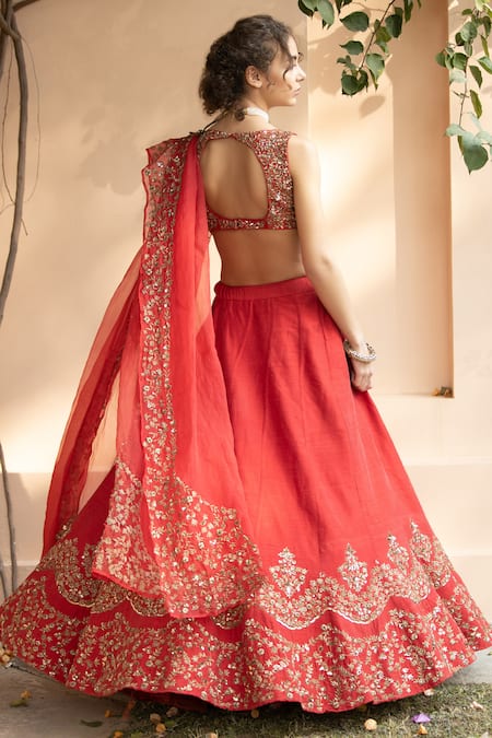 Shop Astha Narang Red Net, Dupatta Organzalining Semi Crepe, Main Embellished Set at Aza Fashions Shop_Astha Narang_Red Net, Dupatta Organzalining Semi Crepe, Main Embellished Set _at_Aza_Fashions