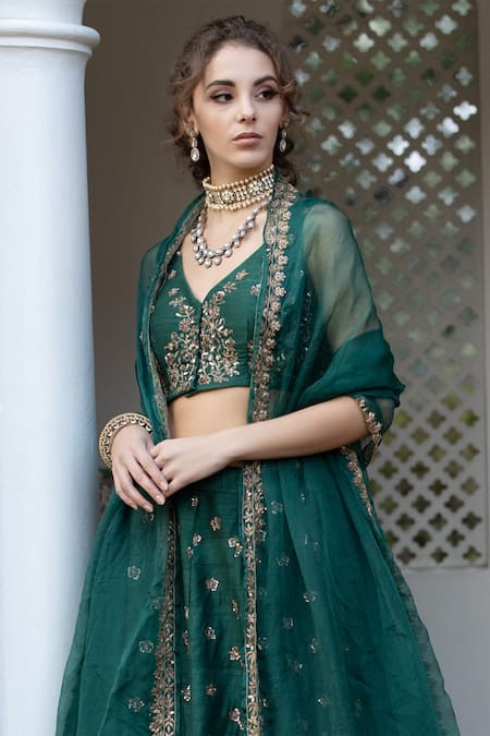 Shop Astha Narang Green Net, Dupatta Organzalining Semi Crepe, Main Embellished Set at Aza Fashions Shop_Astha Narang_Green Net, Dupatta Organzalining Semi Crepe, Main Embellished Set _at_Aza_Fashions