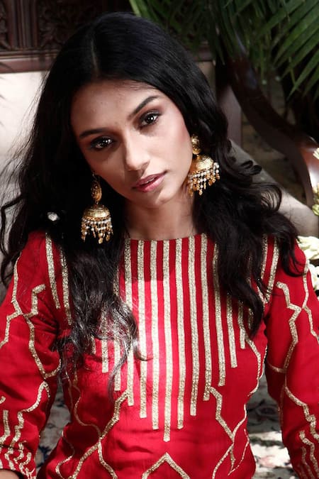 Samatvam By Anjali Bhaskar_Red Georgette, Banarasi Net Boat Embroidered Kurta And Pant Set _Online_at_Aza_Fashions