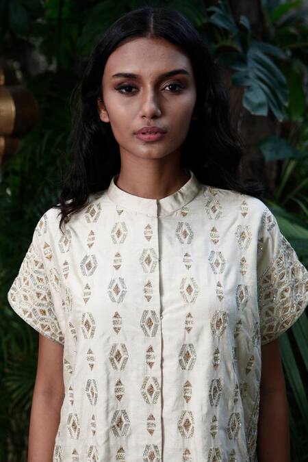 Samatvam By Anjali Bhaskar_Beige Cotton Silk Round Embroidered Kurta And Pant Set _Online_at_Aza_Fashions