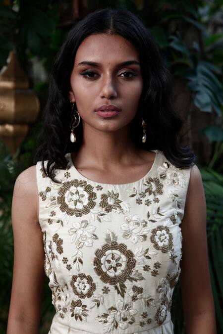 Samatvam By Anjali Bhaskar_Beige Cotton Silk Round Embroidered Kurta And Pant Set _Online_at_Aza_Fashions