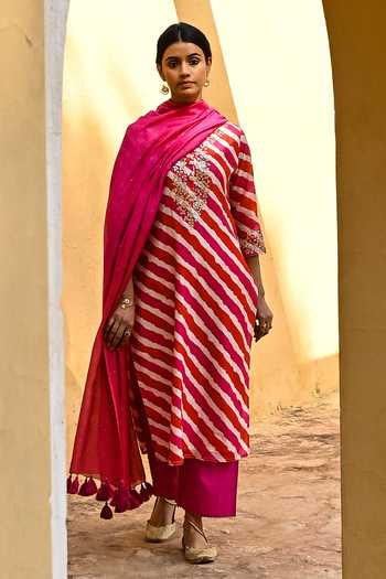 Buy_Kameez_Pink Kurta And Dupatta- Chanderi, Pants - Cotton Floral Leheriya Pattern Set _Online_at_Aza_Fashions