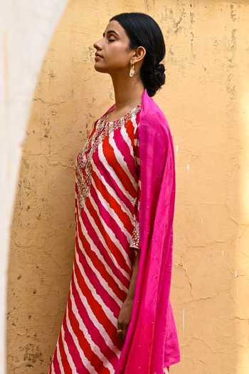 Shop_Kameez_Pink Kurta And Dupatta- Chanderi, Pants - Cotton Floral Leheriya Pattern Set _Online_at_Aza_Fashions