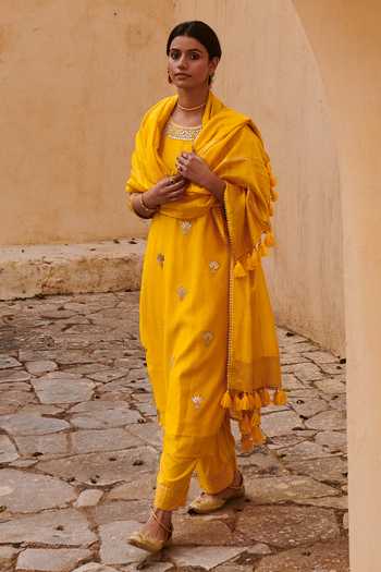 Kameez_Yellow Kurta And Dupatta- Chanderi, Pants - Cotton Floral Round Embroidered Set _Online_at_Aza_Fashions