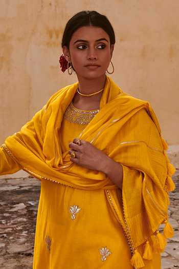 Buy_Kameez_Yellow Kurta And Dupatta- Chanderi, Pants - Cotton Floral Round Embroidered Set _Online_at_Aza_Fashions