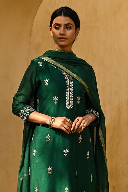 Kameez_Green Dupatta - Maheshwari, Kurta - Chanderi, Salwar - Gota Embroidered Set _Online_at_Aza_Fashions