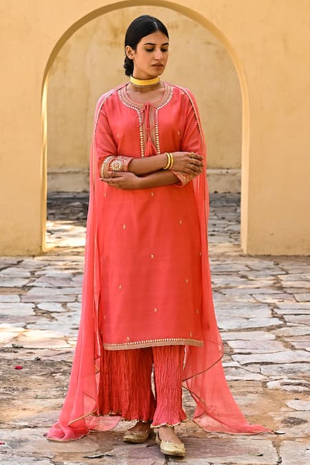 Buy_Kameez_Peach Floral Round Embroidered Kurta Palazzo Set _Online_at_Aza_Fashions