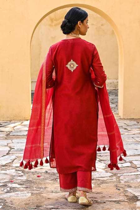 Shop Kameez Red Dupatta - Maheshwari, Kurta - Chanderi, Pant - Cotton Embroidered Set at Aza Fashions Shop_Kameez_Red Dupatta - Maheshwari, Kurta - Chanderi, Pant - Cotton Embroidered Set _at_Aza_Fashions
