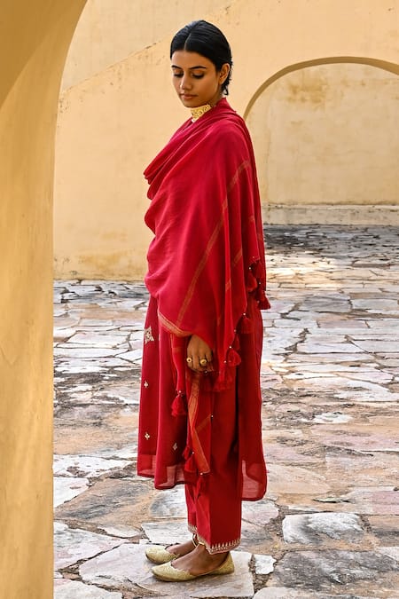 Kameez Red Dupatta - Maheshwari, Kurta - Chanderi, Pant - Cotton Embroidered Set Online at Aza Fashions Kameez_Red Dupatta - Maheshwari, Kurta - Chanderi, Pant - Cotton Embroidered Set _Online_at_Aza_Fashions