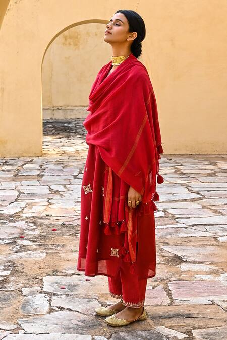 Buy Kameez Red Dupatta - Maheshwari, Kurta - Chanderi, Pant - Cotton Embroidered Set Online at Aza Fashions Buy_Kameez_Red Dupatta - Maheshwari, Kurta - Chanderi, Pant - Cotton Embroidered Set _Online_at_Aza_Fashions