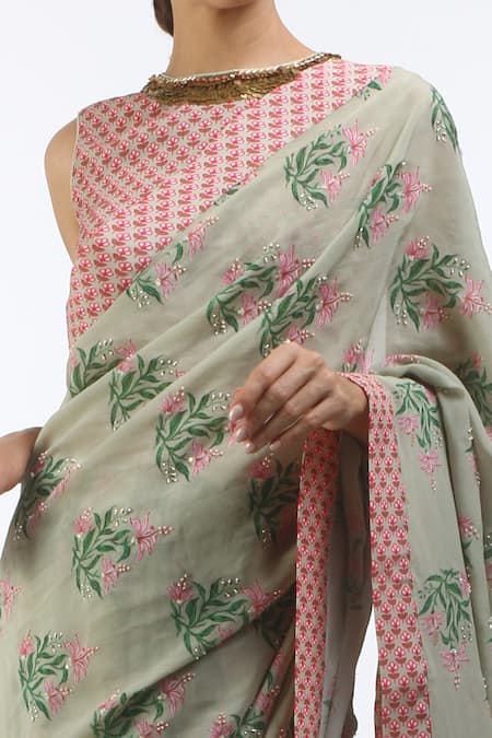 Nikasha_Grey Round Hand Painted Saree With Blouse _Online_at_Aza_Fashions