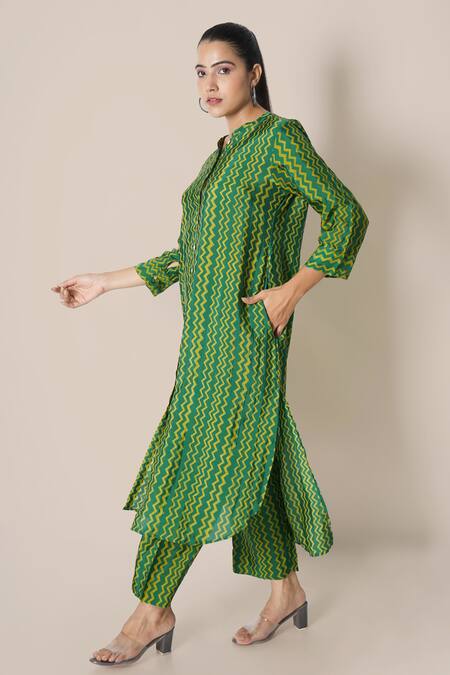 Kameez_Green Russian Silk Chevron Mandarin Collar Print Kurta And Pant Set_Online_at_Aza_Fashions