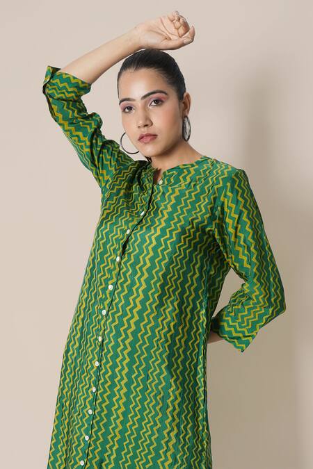 Buy_Kameez_Green Russian Silk Chevron Mandarin Collar Print Kurta And Pant Set_Online_at_Aza_Fashions