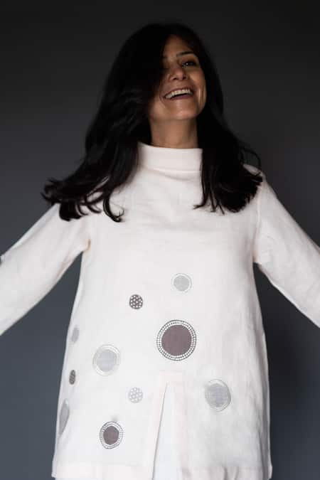 Shop Taika By Poonam Bhagat White Linen Turtle Neck Collar Top With Inner at Aza Fashions Shop_Taika By Poonam Bhagat_White Linen Turtle Neck Collar Top With Inner _at_Aza_Fashions