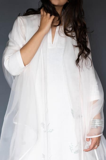 Shop Taika By Poonam Bhagat White Organza, Linen Notched Embroidered Kurta And Pant Set at Aza Fashions Shop_Taika By Poonam Bhagat_White Organza, Linen Notched Embroidered Kurta And Pant Set _at_Aza_Fashions