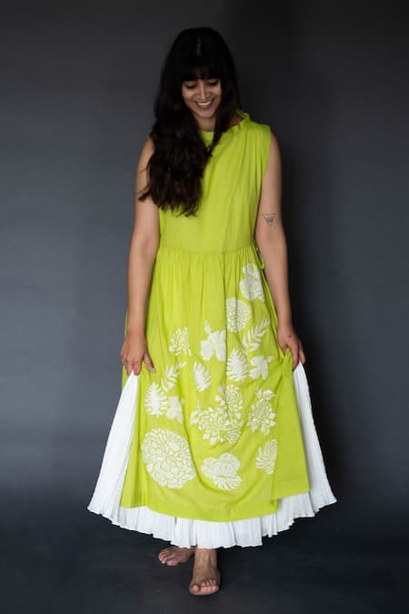 Taika By Poonam Bhagat Green Voile Round Embroidered With Inner 