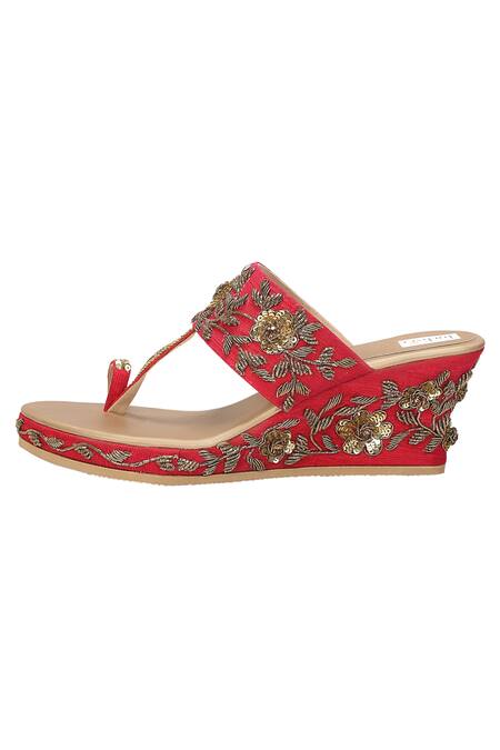 Buy Fuchsia by aashaka mehta Pink Embroidery Floral Kolhapuri Wedges Online at Aza Fashions Buy_Fuchsia by aashaka mehta_Pink Embroidery Floral Kolhapuri Wedges _Online_at_Aza_Fashions