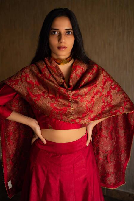 Shop Shorshe Clothing Red Banarasi Brocade Stole at Aza Fashions Shop_Shorshe Clothing_Red Banarasi Brocade Stole_at_Aza_Fashions