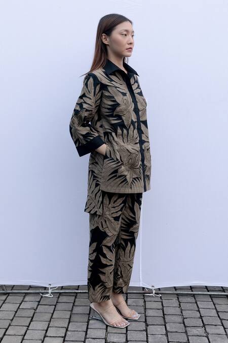 Kavya Singh Kundu_Beige Cotton Sequins, Cut Work, Applique Shawl Neck Amazonia Shirt With Pant _at_Aza_Fashions