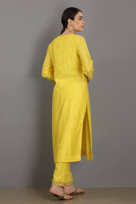 Shop_Asaga_Yellow Kurta Chanderi Silk Round Set _at_Aza_Fashions