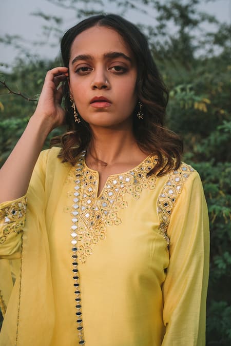 Asaga_Yellow Kurta Chanderi Silk Round Set _at_Aza_Fashions